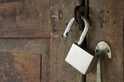 Most common pin and tumbler locks can be picked with a little luck and finesse—so before you call a locksmith, try this. How to Pick a Master Lock Padlock When Your Key Gets Lost | Sapling