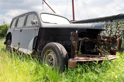 Unrestored Classic Car Stock Image Image Of Dilapidated 75598839