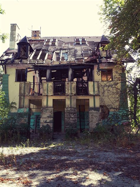 [4608x3456] An abandoned mansion in my neighborhood. (Album in comments