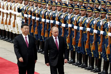 Poutine Reçu Avec Tous Les Honneurs En Chine à Laube Du Sommet De