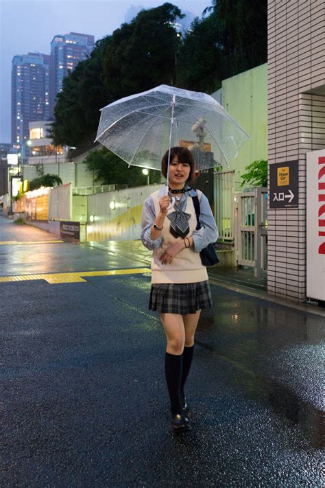 Gambar Gadis Wanita Jalan Hujan Kota Asia Cinta Payung Mode