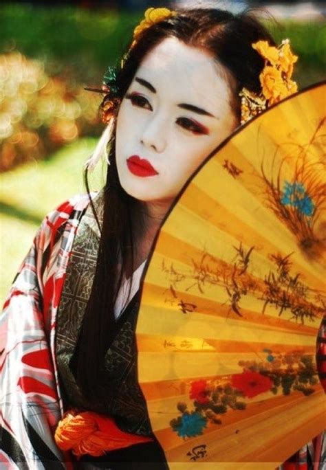 Geisha In Beautiful Kimono Posing In Kyoto Japan Description From I Searched