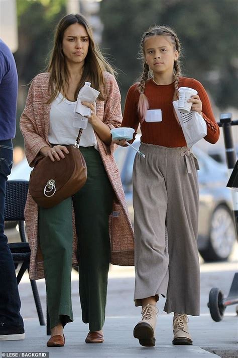 Jessica Alba And Honor Enjoy A Mommy Daughter Starbucks Run Before School Daily Mail Online