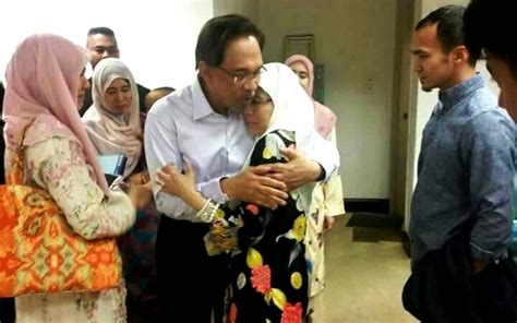 Wan ismail wan mahmud, ayahanda kepada timbalan perdana menteri, yab dato' seri dr. Datuk Seri Wan Azizah : Ikon Isteri Setia Sepanjang Zaman ...