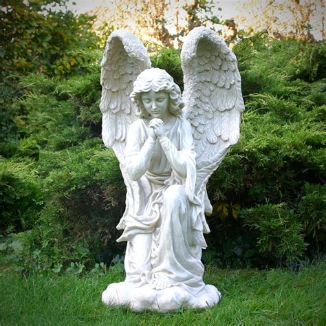 Western Style Garden Decoration Resin Outdoor Praying Kneeling Angel