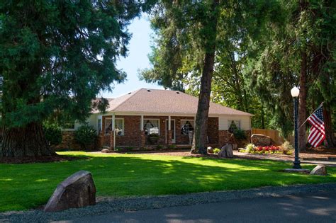 Twin rivers rv park has shaded and level rv campsites that have full hookups with cable tv. Rising River RV Park | Roseburg, Oregon