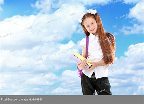 Schoolgirl On Blue Sky Background Стоковая фотография Pixel