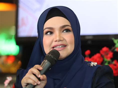 Single ini didistribusikan oleh label suria records. Siti Nurhaliza : Siti Nurhaliza Siti Nurhaliza Beautiful ...