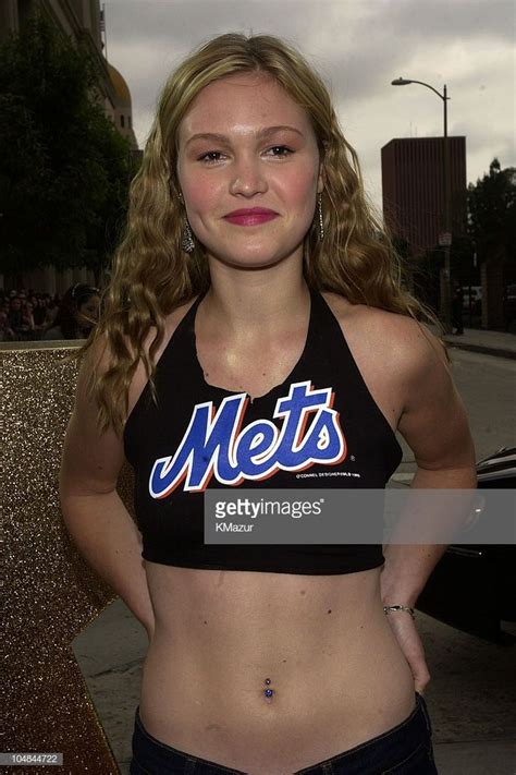 Julia Stiles During 2001 Mtv Movie Awards Backstage At Shrine Julia Stiles Stiles