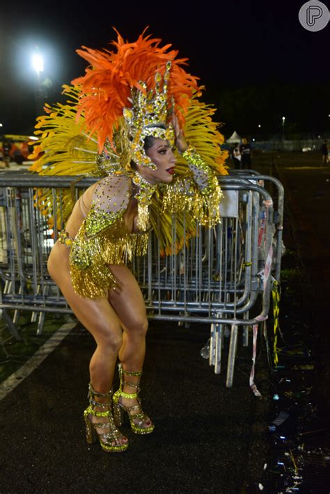 Carnaval Ana Paula Minerato Chora Mas Dribla Problema Ntimo E Brilha Em Desfile Da