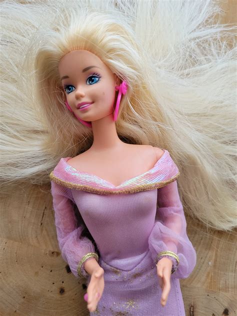 マテルウィ Barbie マテルウィンターラプソディバービー スペシャルエディションエイボンワールドセレクトショップ マテルウィ