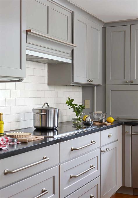 What Color Walls Go Good With Gray Cabinets