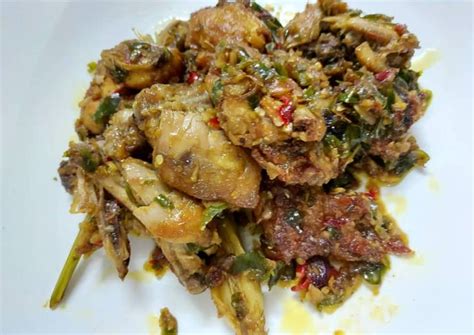Tambahkan ayam kedalam tumisan lalu masukkan cabai hijau dan paprika. Panduan memasak Ayam Masak Balado Hijau - Resep Enak Indonesia