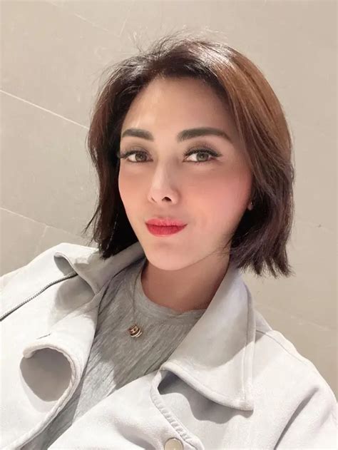 Klarifikasi Dhena Devanka Mantan Istri Jonathan Frizzy Dituding Jadi