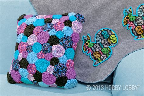This Diy Pillow Design Is Made From Felt We Ll Show You How Diy Pillow Designs Felt Crafts