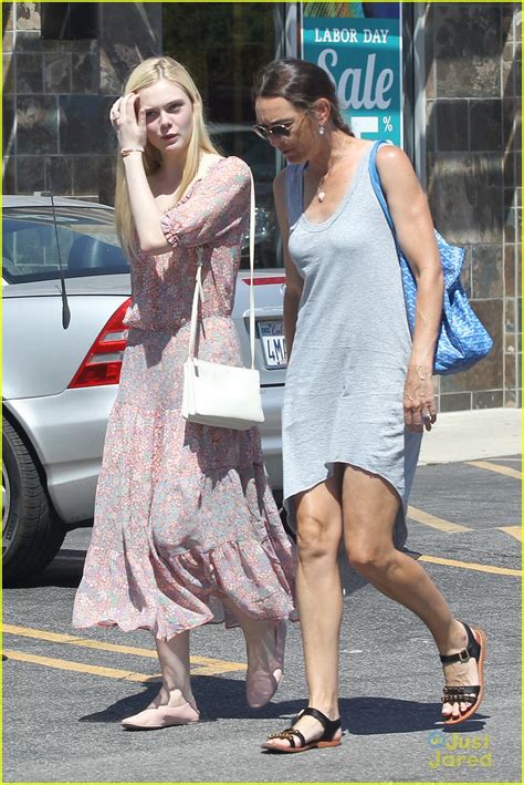 Elle Fanning Enjoys Girls Day Out With Mom Photo Photo