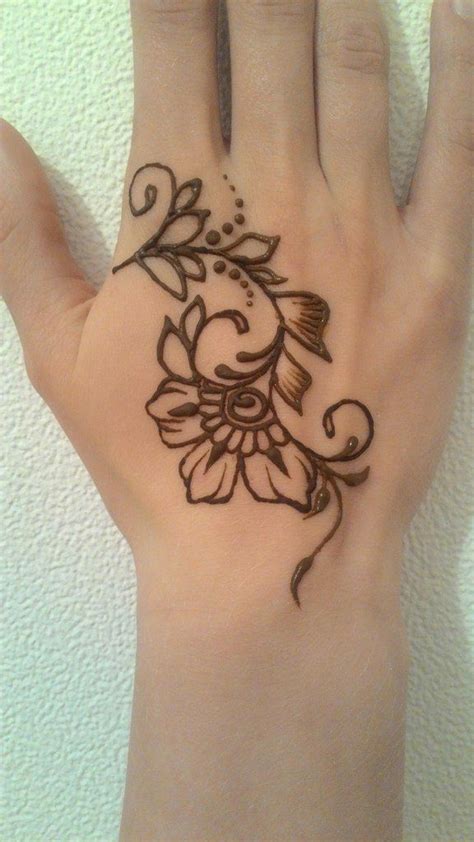 Simple & easy to make. Мехенди в Тюмени | Henna tattoo designs, Henna tattoo hand ...