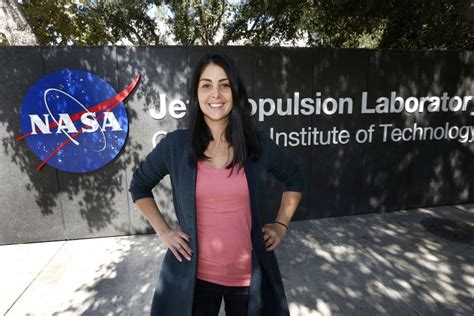 Mi madre vive conmigo ahora y mi padre vive en colombia, es contador y mi mamá está con nosotros acá. Diana Trujillo, the Colombian immigrant leader of the Curiosity Mission on Mars | Trujillo ...