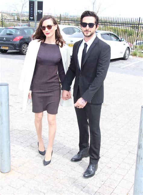 עדן סבן, נטע אלחמיסטר ודר זוזובסקי התכנסו לצורך צילום פרסומת לקסטרו • הצרות התחילו כשהן התבקשו לרקוד על הסט. עדן סבן איבדה את חוש הסטייל כשיצאה מהאח הגדול? | TMI