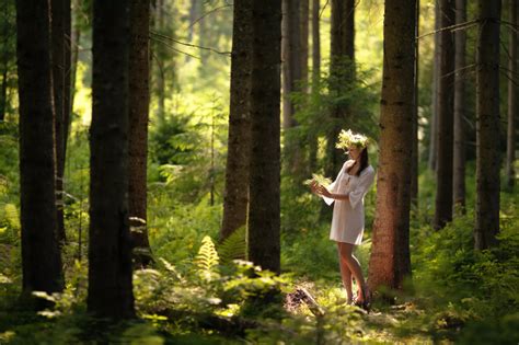 девушка в лесу 8 тыс изображений найдено в Яндекс Картинках Forest