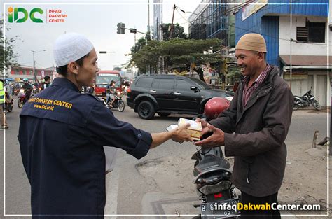 3 3 menit baca mohon tunggu. Relawan Idc Tebar Ratusan Takjil & Jamuan Ifthar Di Bulak ...