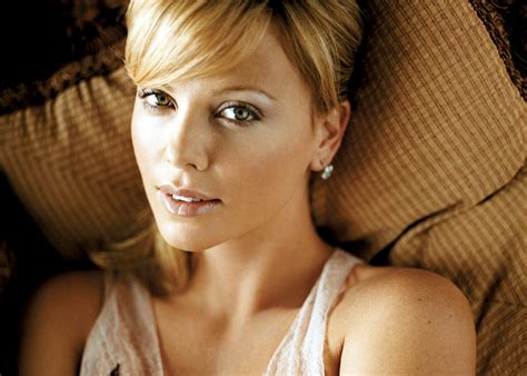 Celebrity Charlize Theron Hd Wallpaper
