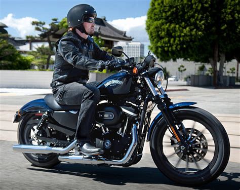 Mileage claims made by manufacturers always vary from actual figures since riding conditions, engine condition and riding style differ from person to person. Harley-Davidson XL 883 SPORTSTER IRON 2012 - Fiche moto ...