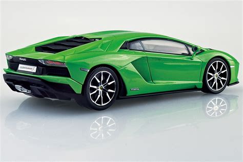 The Snap Kit Lamborghini Aventador S Pearl Green