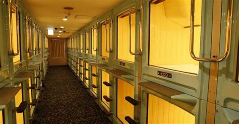 Just by looking at its appearance, you won't realize that it's a capsule hotel. Shinjuku Kuyakushomae Capsule Hotel | Tokyo Cheapo