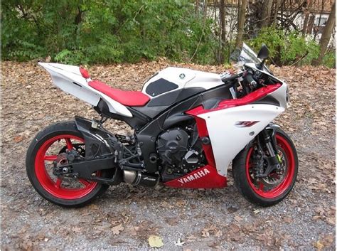 Love it, especially in black. 2009 Yamaha Yzf-R1 for sale on 2040-motos
