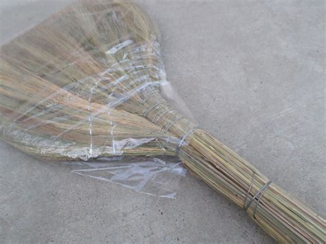 Vietnamese Original Soft Fan Straw Broom With Straw Handle Chổi Lúa