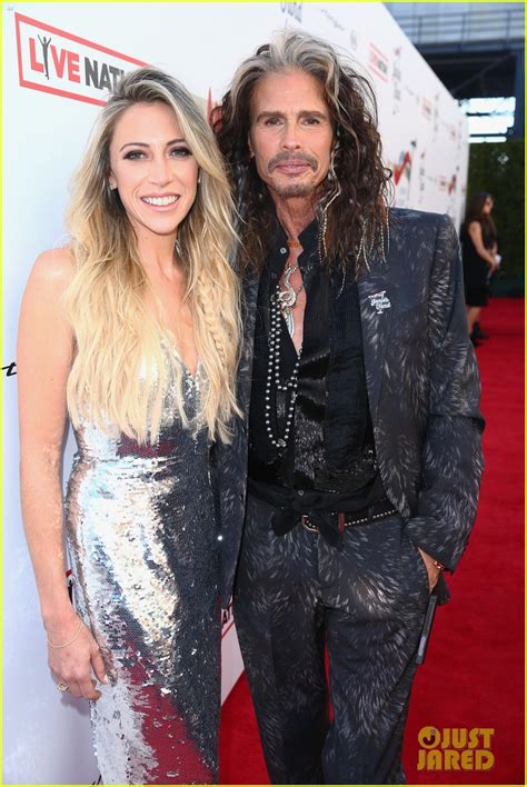 Steven Tyler Girlfriend Aimee Preston Share A Smooch At Grammy Viewing Party Photo