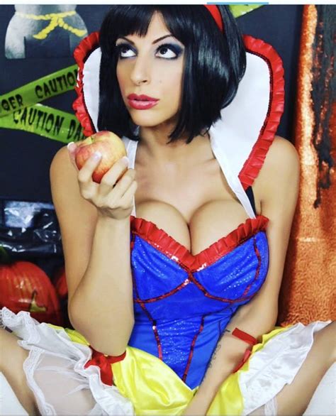 Tw Pornstars Taylor Stevens Twitter What Would Yall Like To See Me Cosplay People Really