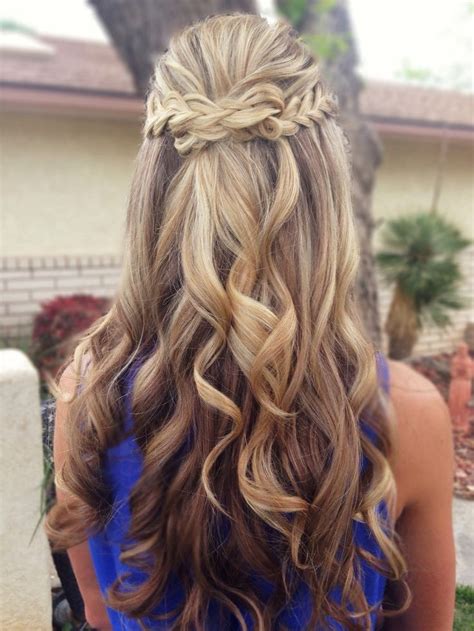 Homecoming Curly Hairstyles