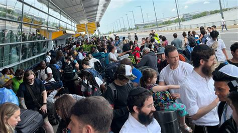 Jfk Evacuation Airport Passengers Exit Terminal 4 For ‘security