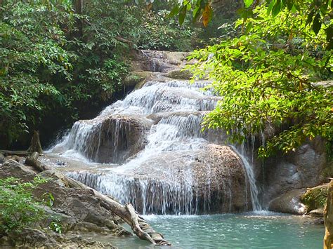 thailand-erawan-falls-grotte