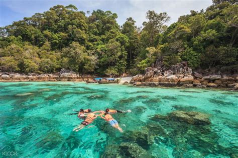 Getting to koh lipe there are several ways to get to koh lipe, the most popular option being flying from bangkok to hat yai and taking a van transfer to. Aktiviti Menarik Dan Tarikan Di Koh Lipe, Thailand ...