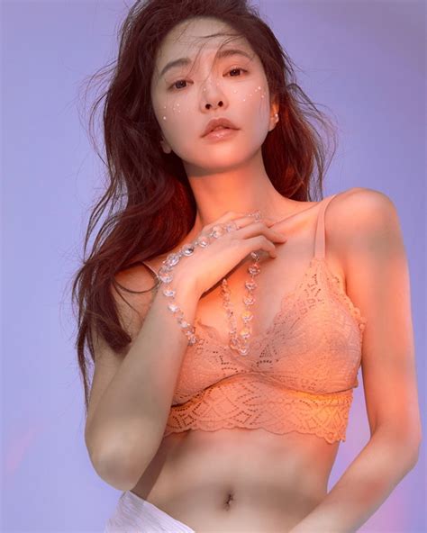 Korean Fashion Model Park Soo Yeon Salmon Pink Lingerie
