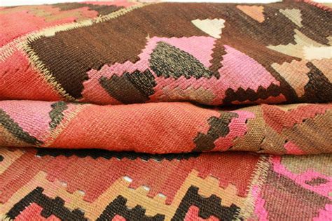 There are so many things involved in the decoration of the house. Kelim Patchwork Teppich Rot Rosa in 240x170cm (1001-2057 ...