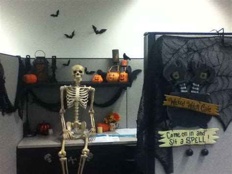 Fun And Spooky Halloween Office Decor Ideas Halloween Cubicle Office