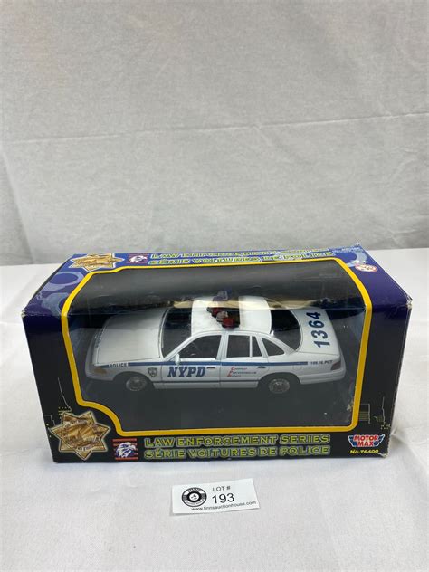 124 Scale Nypd Diecast Police Car In Original Box
