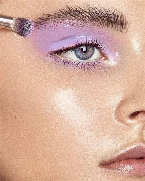 Glam Up Your Makeup With Trending Glossy Lids Fashionisers© Glossy