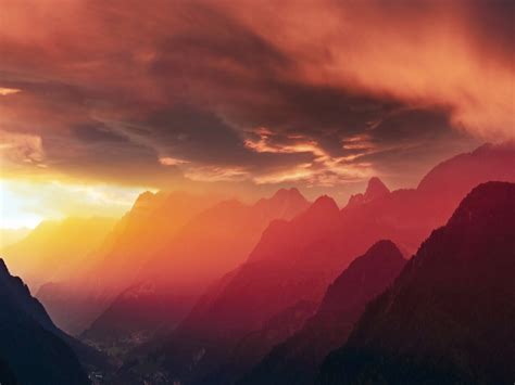 Download Wallpaper 1400x1050 Cloudy Sky Horizon Mountains Sunset