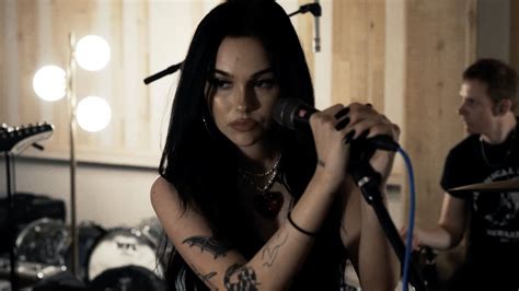 See Maggie Lindemann Cover Flyleafs All Around Me Kerrang