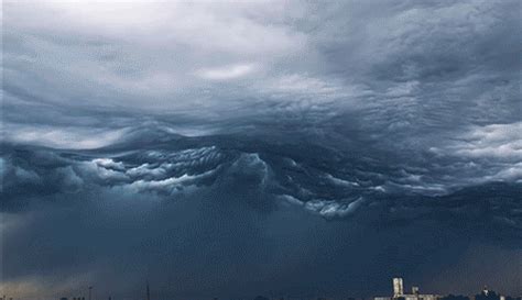 Stunning Time Lapse Footage Shows Undulatus Asperatus Clouds Rolling