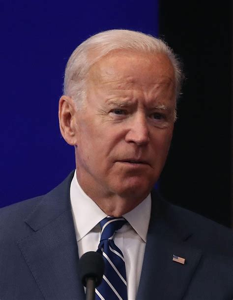 Biden apologizes for touting past work with segregationist 