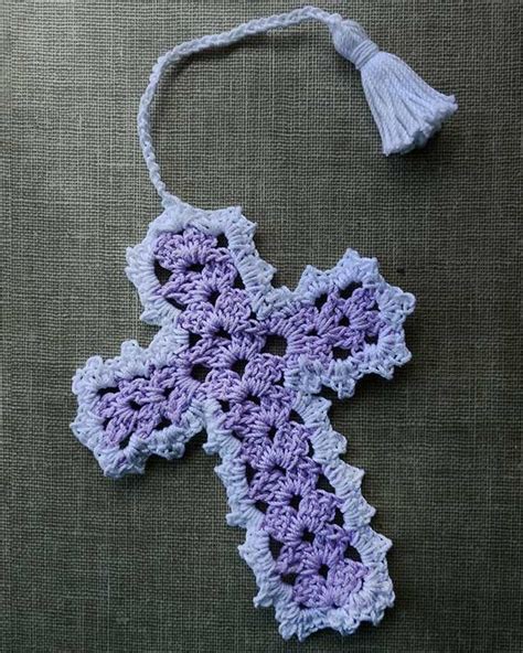 Made with a small steel hook and white cotton thread, it is solemnity redefined. Cross Bookmarks in Thread Crochet Pattern | Crochet ...