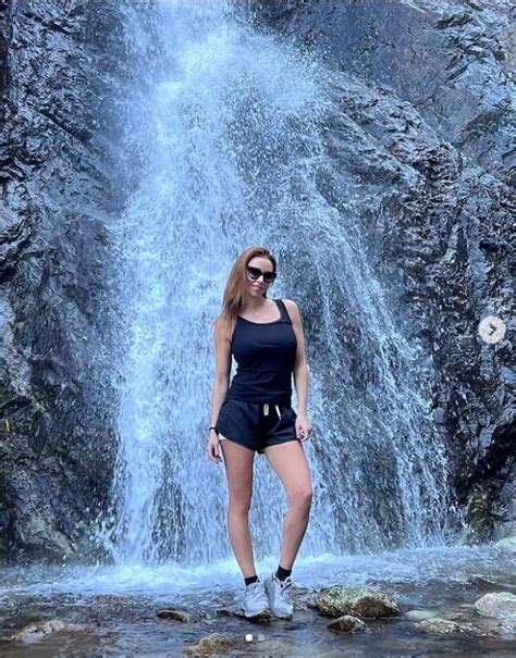 Una Healy Sizzles In Jaw Dropping Black Bikini As She Leaves Fans