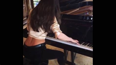 Lola Astanova Beleza E Talento Ao Piano Youtube