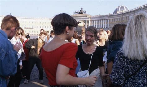 Фото Танцы на Дворцовой площади 1995 год г Санкт Петербург История России в фотографиях